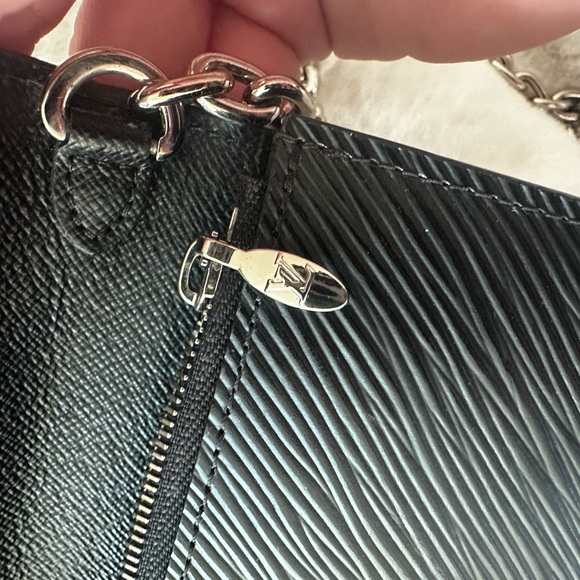 Louis Vuitton  Epi Twist Chain Wallet - Picture 7 of 12